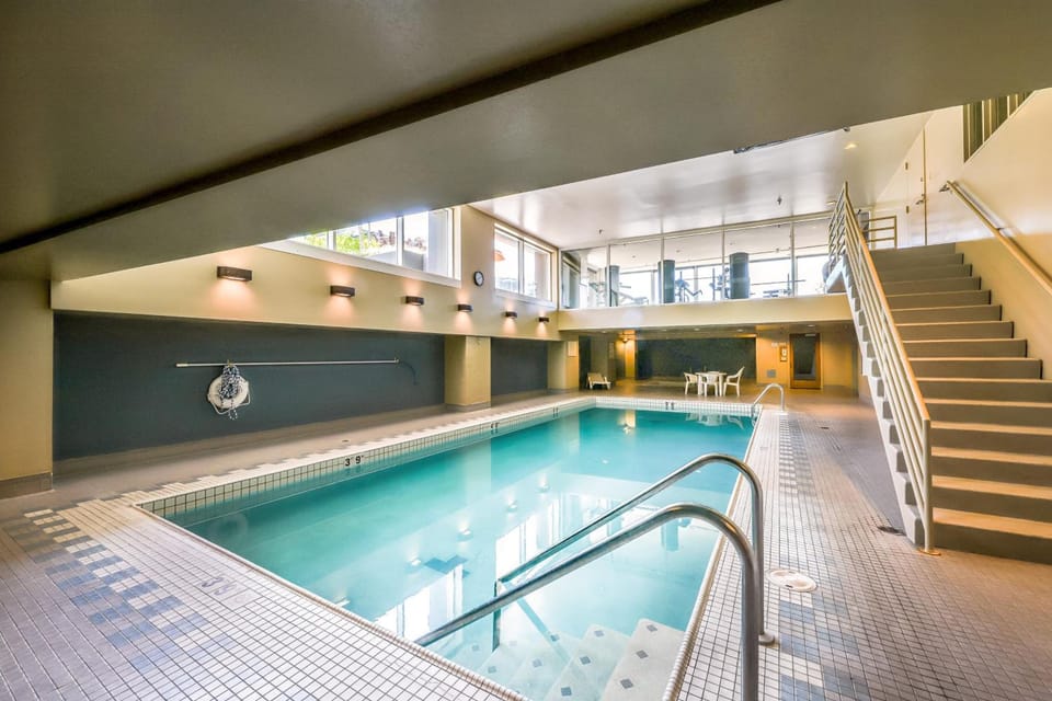 Newmark Bayview Luxury Suite Hotel in Pike Place Market