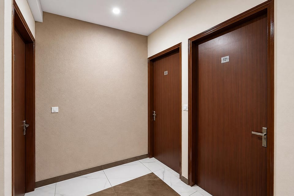 FabHotel Sapphires Hotel in Noida
