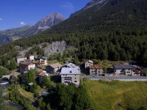 Guesthouse Seghetto Hostel in Canton of Grisons