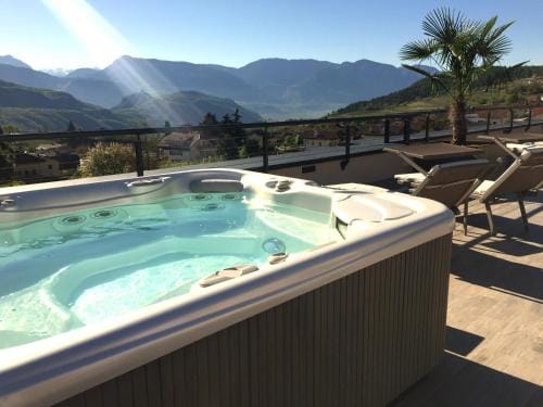 Haus Gregori Modern & Central Stay in Vineyard with Rooftop & Served Breakfast Hotel in Kaltern an der Weinstraße