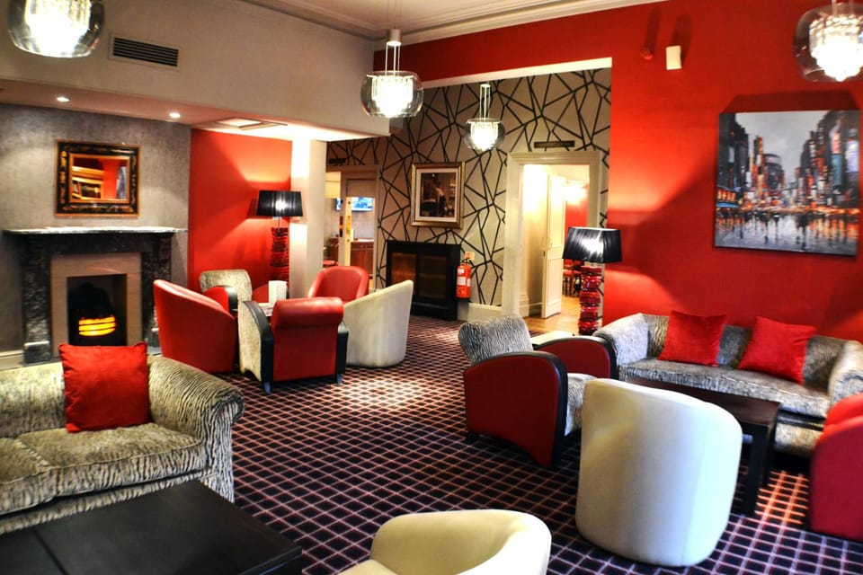 Shared lounge/TV area
