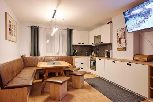 Haus Flexen rooms & apartments Hotel in Stuben