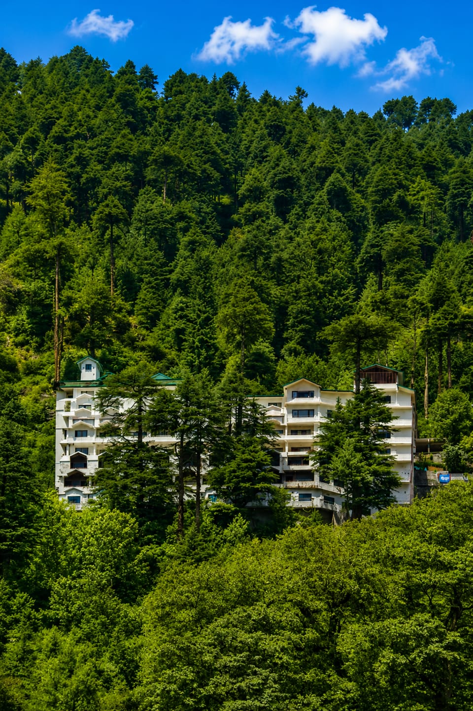 Blueko Valley Retreat Hotel in Manali