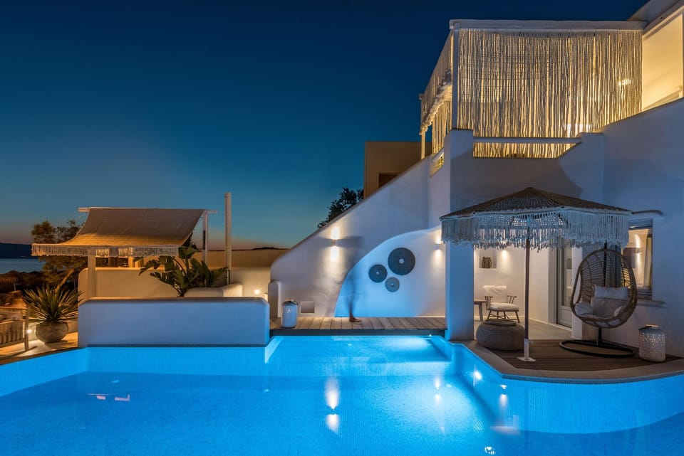 Swimming pool [outdoor]