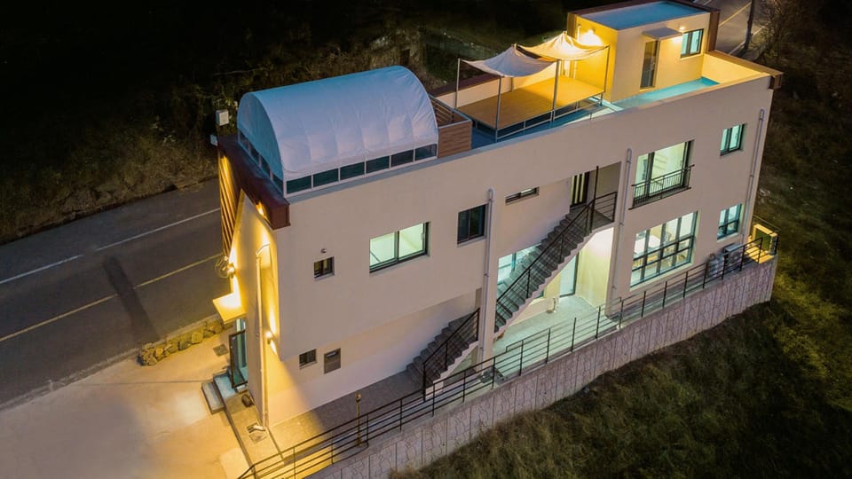 Geojedo Eldorado Pool Villa Hotel in South Korea