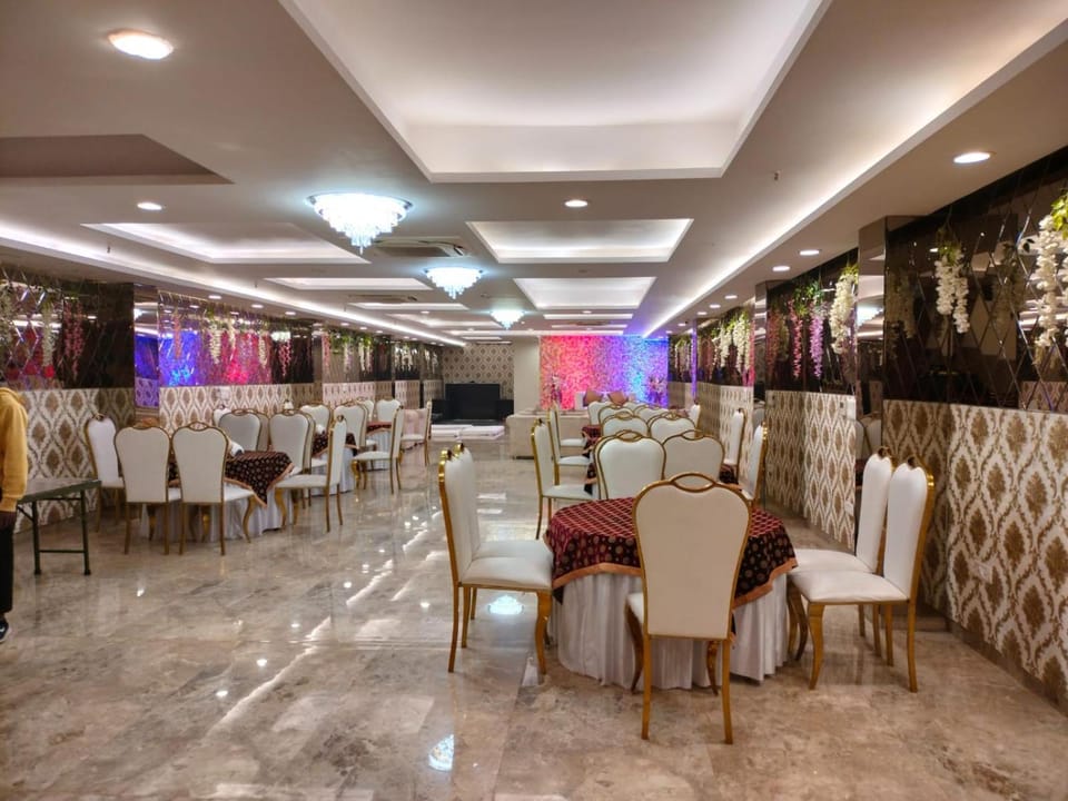 Radiant Hotel and Banquet  Hotel in Noida
