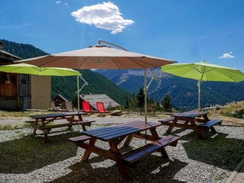 Chalet le Genepy with amazing views! Hostel in Piedmont