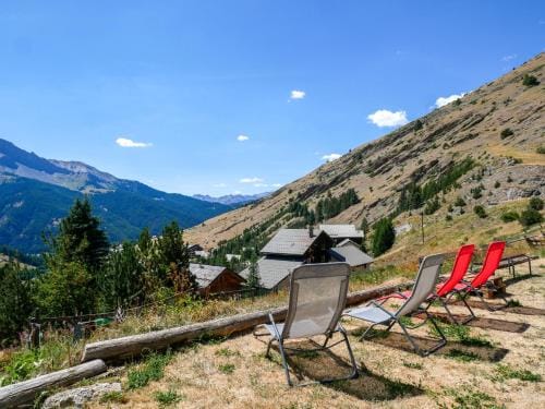 Chalet le Genepy with amazing views! Hostel in Piedmont