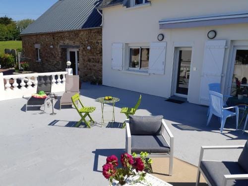 Les Suites de Veronique, chez Veronique Olive Hotel in Saint-Pair-sur-Mer
