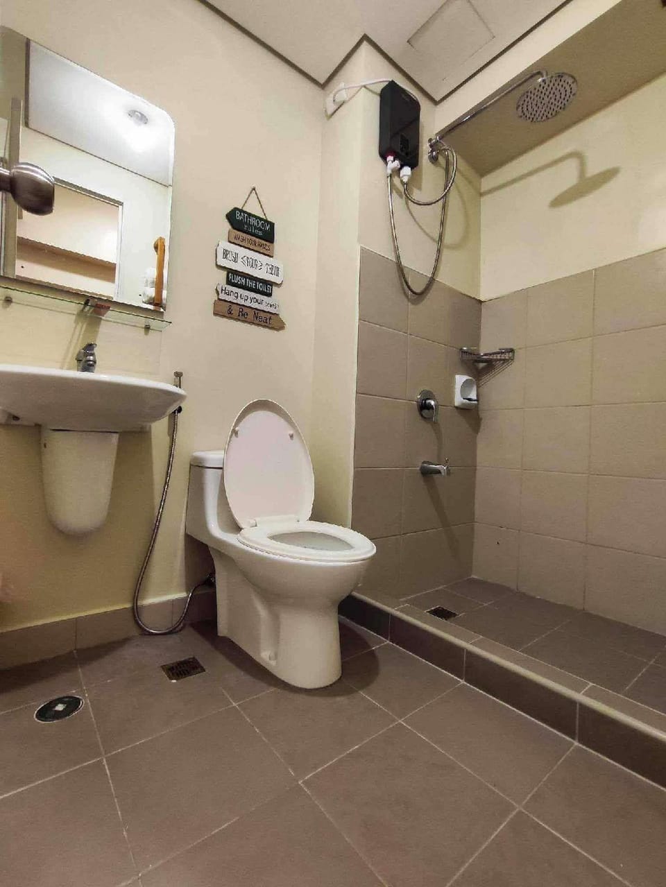 Comfortable condo staycation with pool access  Hotel in Davao City
