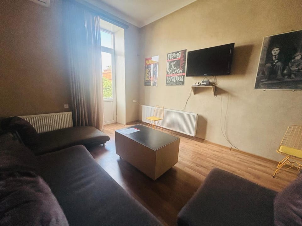 Shared lounge/TV area