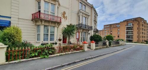 CORBIERE GUEST HOUSE Hotel in Weston-super-Mare
