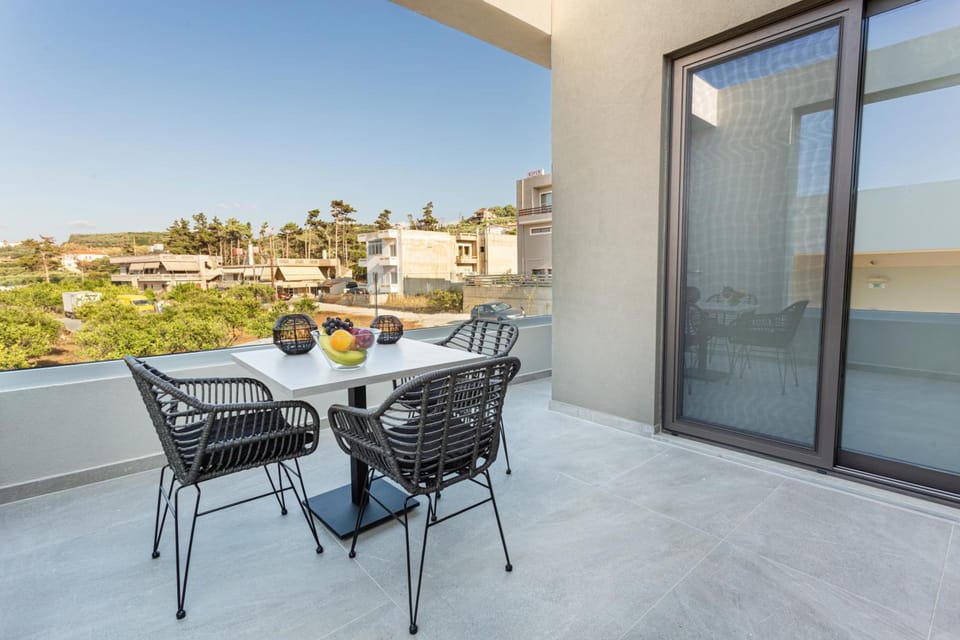 Twins Apartments Hotel in Agia Marina