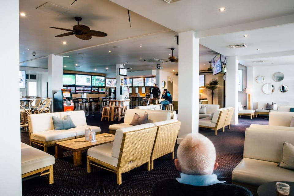 Bar/lounge