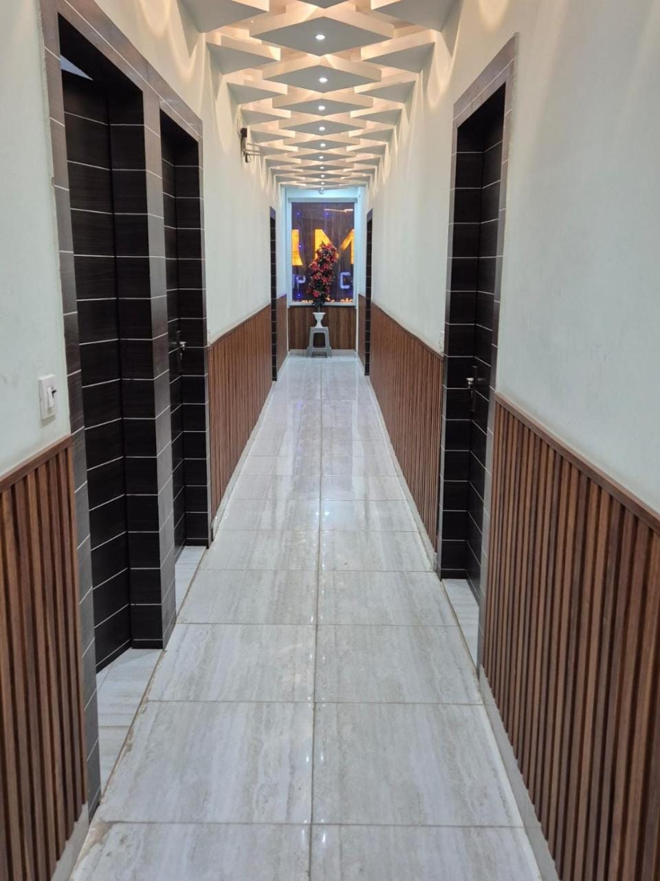 Blueberry Premium Hotel Hotel in Noida