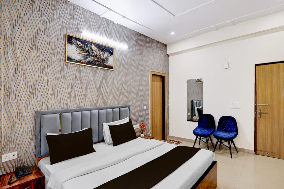 Hotel Palm Paradise Hotel in Noida