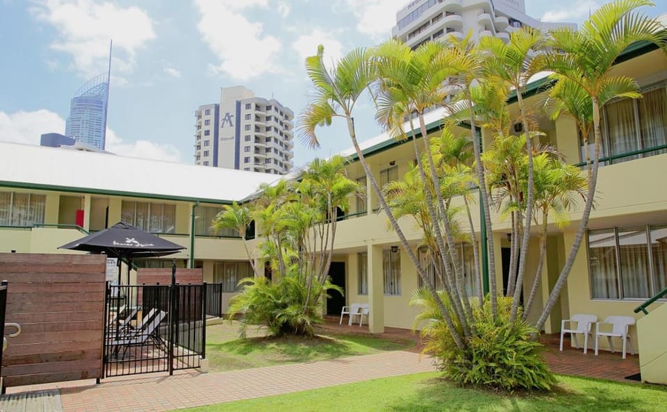 Darcy Arms Motel in Surfers Paradise