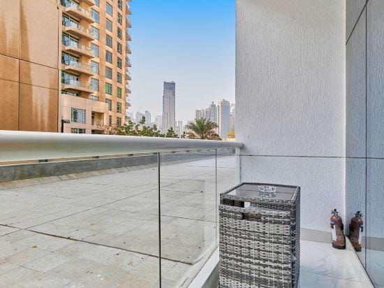 bnbme | Burj Al Nujoom | Studio Hotel in Dubai