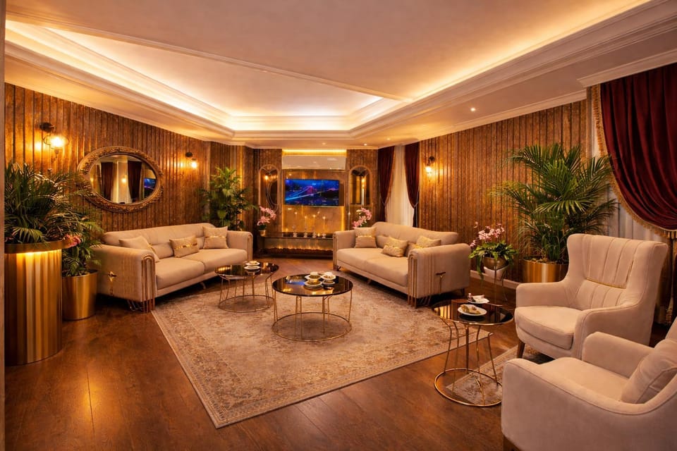 Shared lounge/TV area