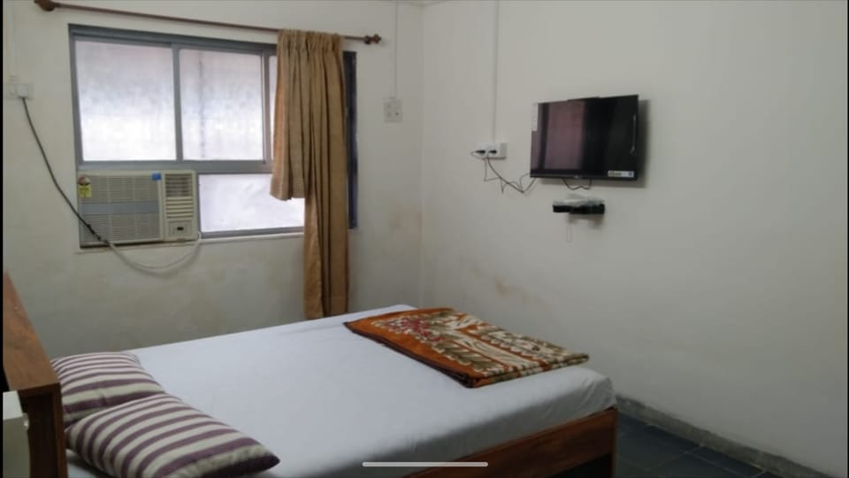 Kshanbhar Vishranti Lodge in Maharashtra
