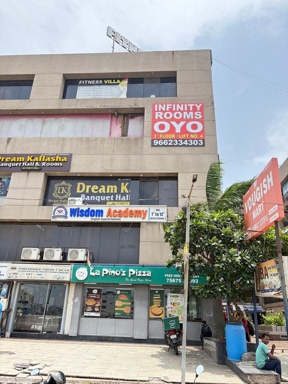 Infinity Rooms Dindoli Hotel in Gujarat
