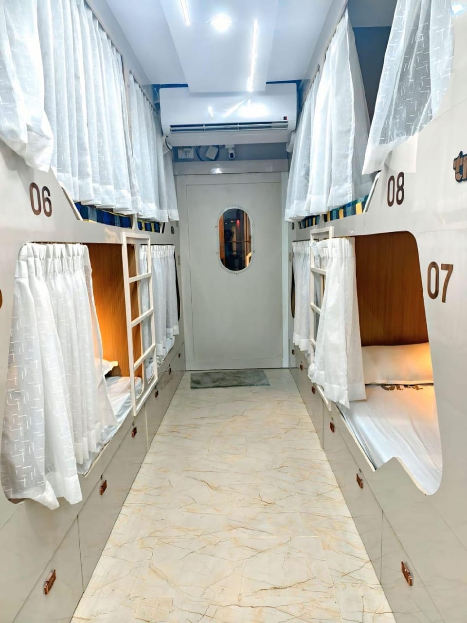 Trio - Rooms & Dorms Lodge in Thiruvananthapuram