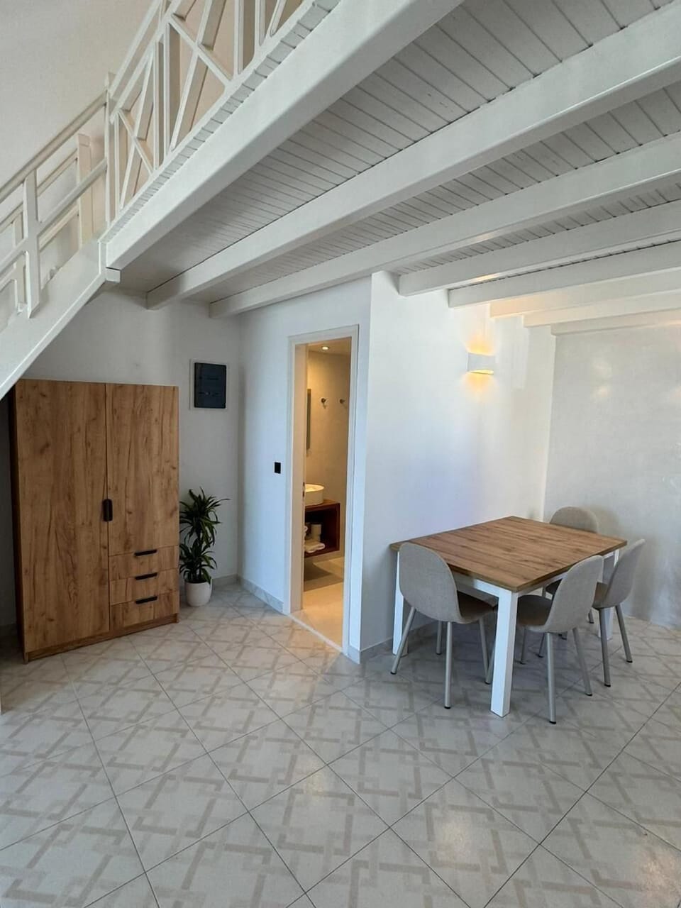 Centrio Fira Suites Hotel in Thera