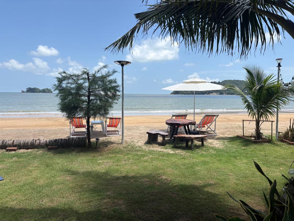 The Retreat beach๑แหลมสิงห์ Resort in Thailand