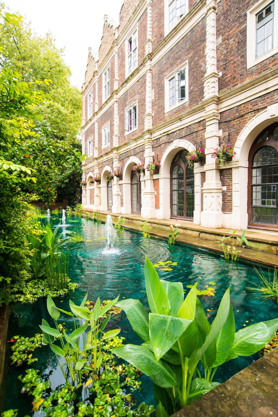 Safestay London Kensington Holland Park Hostel in City of Westminster