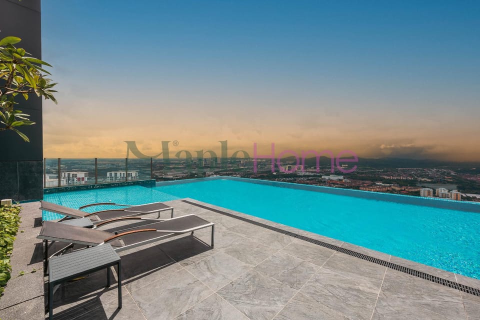 Swimming pool [outdoor]