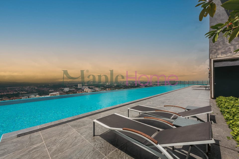 Swimming pool [outdoor]