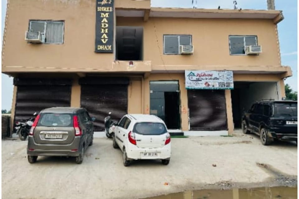 Madhav Dham Hotel in Uttar Pradesh