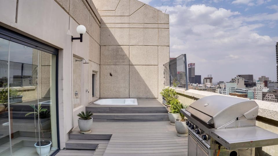 4 on Pritchard Luxury Suites Apartment hotel in Johannesburg