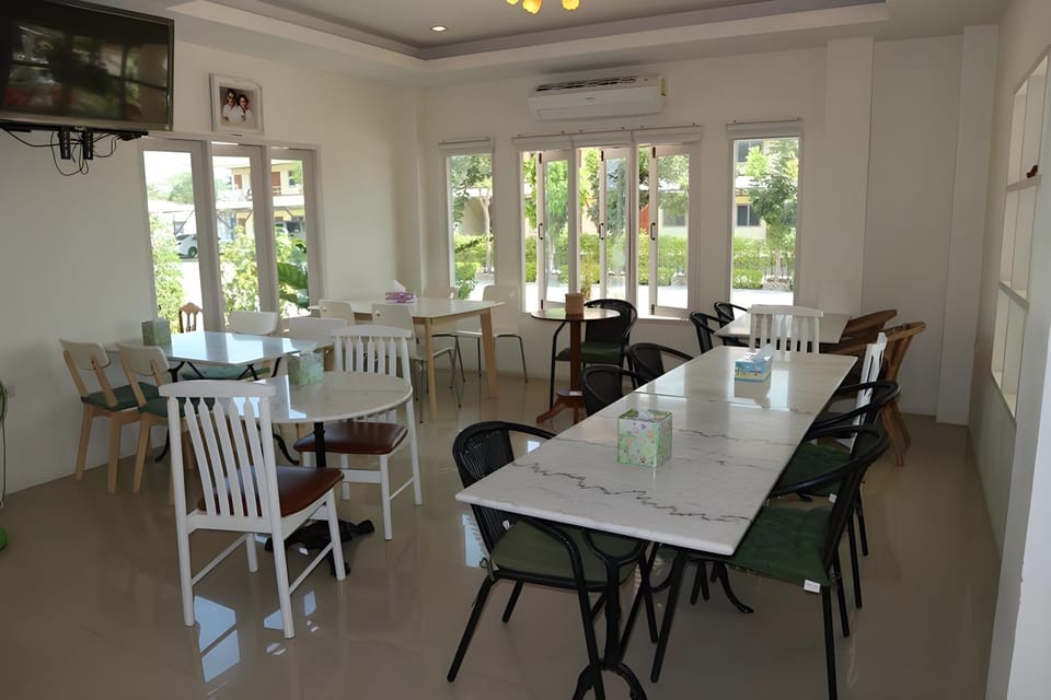 Green Apple Villa Hotel in Chon Buri Changwat