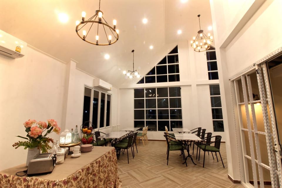 Green Apple Villa Hotel in Chon Buri Changwat