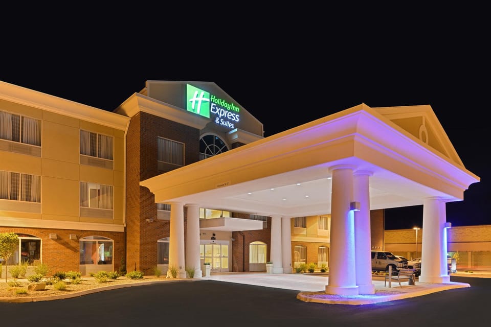 Holiday Inn Express & Suites New Martinsville By IHG Hotel in Ohio