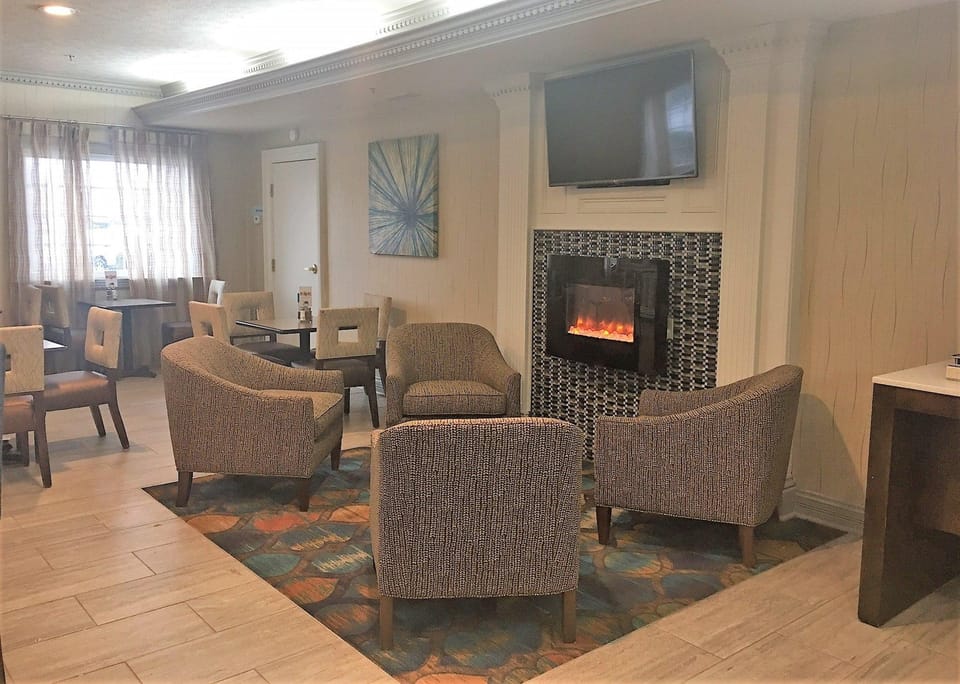 Holiday Inn Express & Suites Carmel North – Westfield By IHG Hotel in Westfield