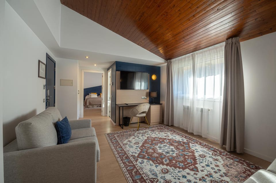 Shared lounge/TV area