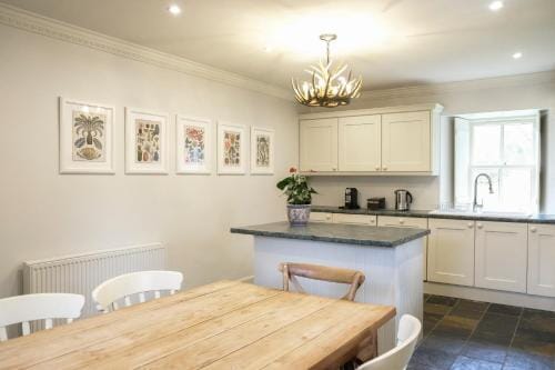 Luss Cottages at Loch Lomond Arms Hotel Hotel in Scotland