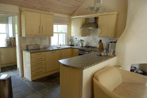 Luss Cottages at Loch Lomond Arms Hotel Hotel in Scotland