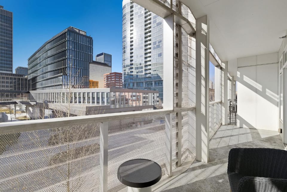 CozySuites | 1BR Monument Circle, Indy w/ parking Apartment hotel in Indianapolis