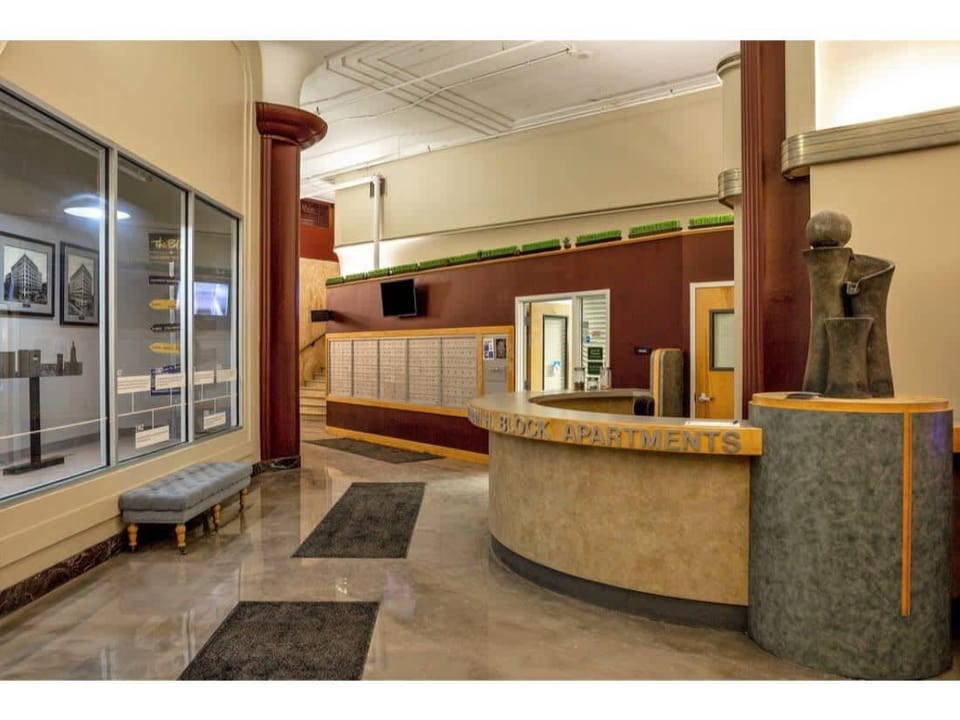 CozySuites - 2BR with Direct Skybridge Access #5 Apartment hotel in Indianapolis