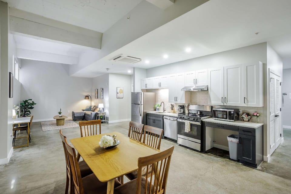 CozySuites at Textile - 5BR/4BA | 2 units Apartment hotel in Cincinnati