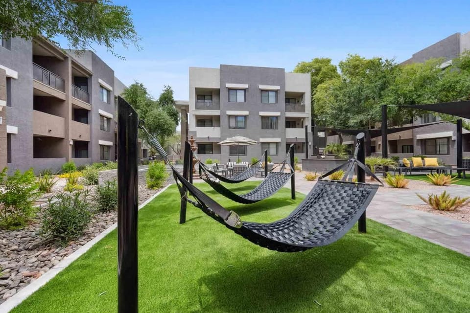 CozySuites Glendale  - Westgate w pool! 14 Apartment hotel in Glendale