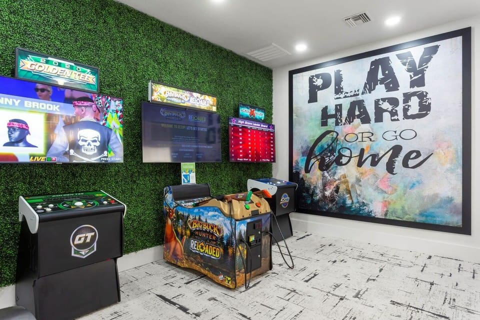 CozySuites Glendale by the stadium with pool! 15 Apartment hotel in Glendale