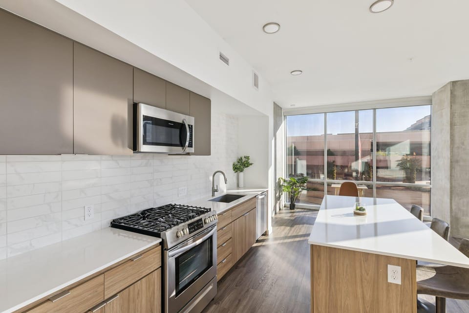 CozySuites Adeline 2BR - gym, pool, valet parking! Apartment hotel in Phoenix