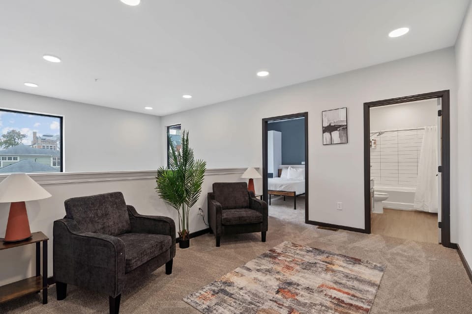 CozySuites Mass with lounge and roof deck #23 Apartment hotel in Indianapolis