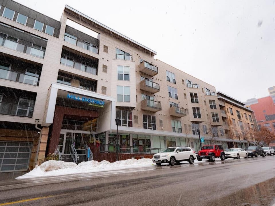CozySuites Mill District with pool, gym #04 Apartment hotel in Minneapolis