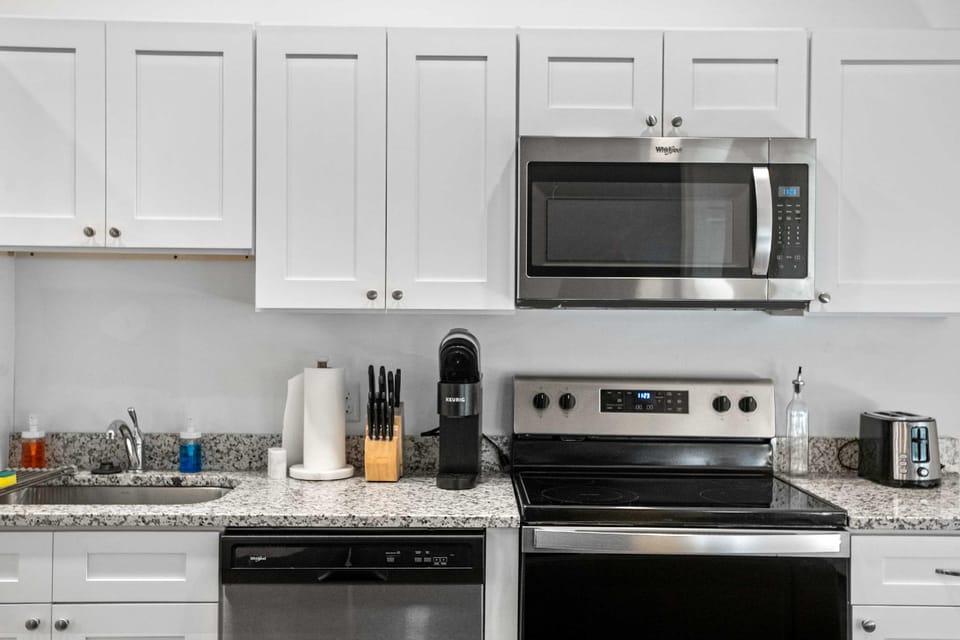 CozySuites Stunning 1BR in Downtown Pitts #7 Apartment hotel in Pittsburgh