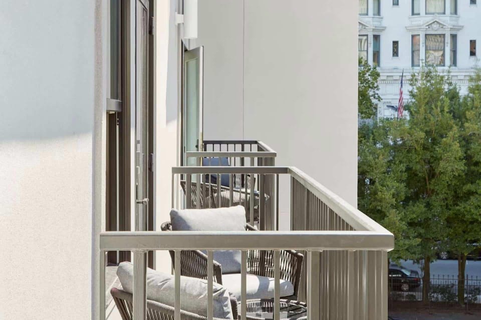 Roami at Canal Quarters | Studio w/ Balcony Apartment hotel in New Orleans